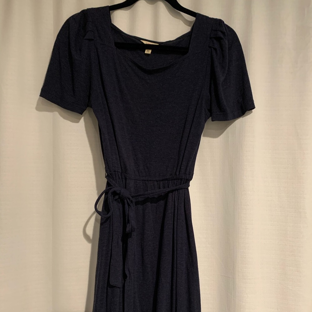 Navy blue dress with puffed sleeves
